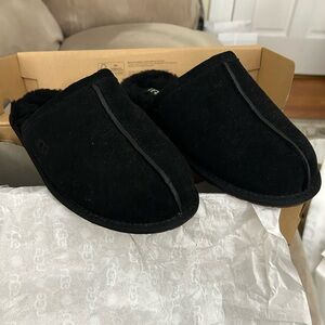 UGG - Size 10 Brand new never worn women’s slippers